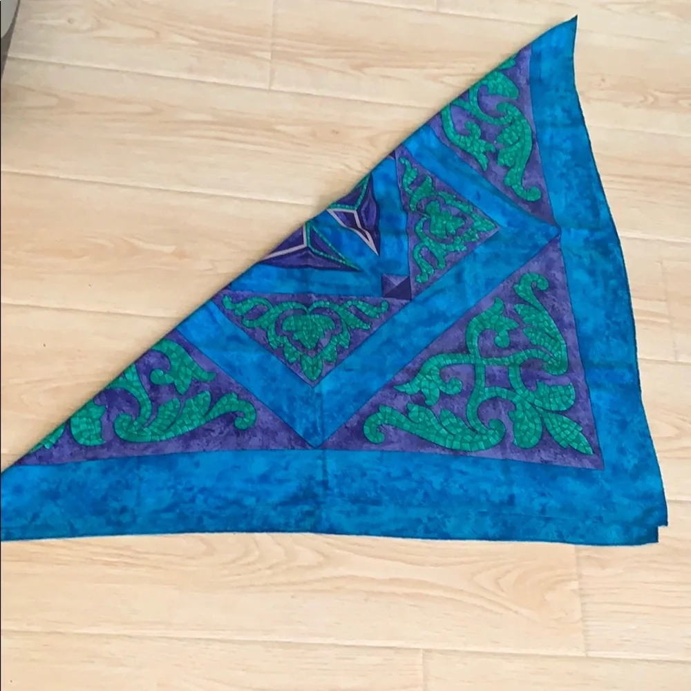 Signed silk Italian SCARF - Picture 8 of 14
